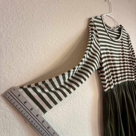 Chic Forest Stripes & Olive Sway – Vidarton XL Midi Dress w/ Pockets 🌿Preloved - Picture 7 of 12